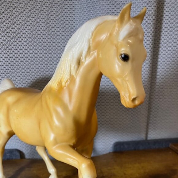 Signed Breyer Traditional Horse, Faith, Family Palomino Arabian Stallion‎ 1994 - Picture 6 of 9